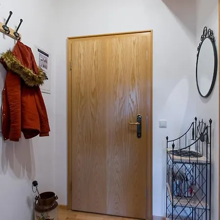 Luxury Living Near Weissensee +balcony +netflix דירה