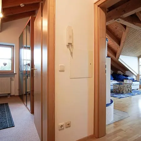 Luxury Living Near Weissensee +balcony +netflix