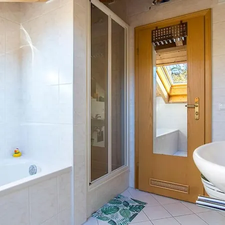 Appartement Luxury Living Near Weissensee +balcony +netflix