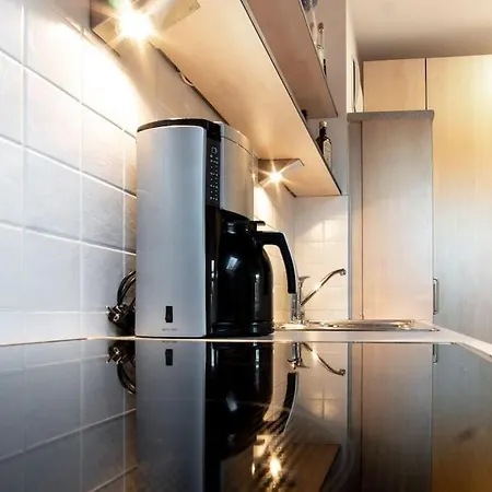 Luxury Living Near Weissensee +balcony +netflix Appartement *